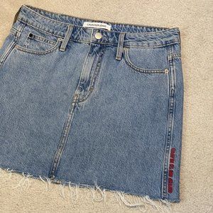 Denim Skirt CALVIN KLEIN JEANS Women's W27 4 Small Frayed Hem Light Wash Logo